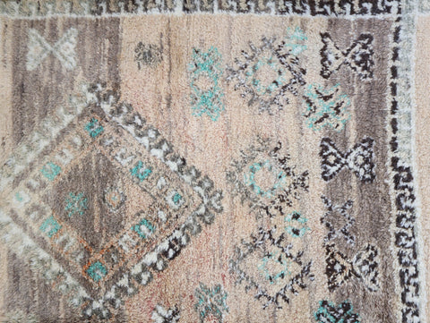 Tazrurt  Vintage Moroccan Rug  6'2" x9'5"