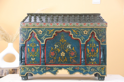 Qimrasin Vintage Wood Chest