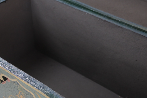 Qimrasin Vintage Wood Chest