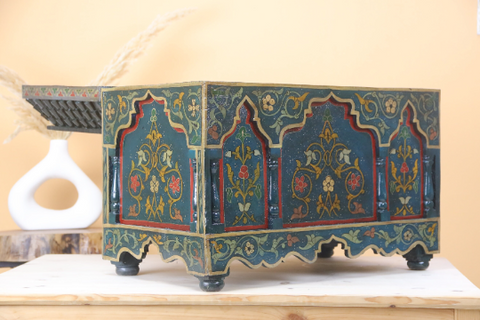 Qimrasin Vintage Wood Chest