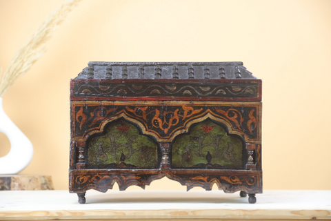 Kuchaf Vintage Wood Chest