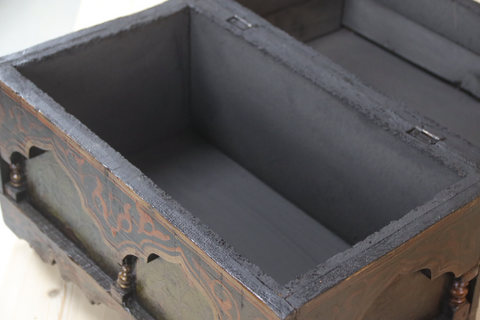 Kuchaf Vintage Wood Chest