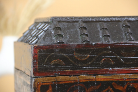 Kuchaf Vintage Wood Chest